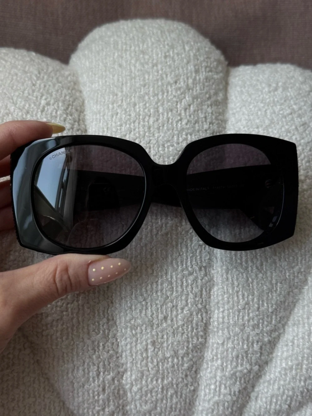 CHANEL Elegant Black Sunglasses